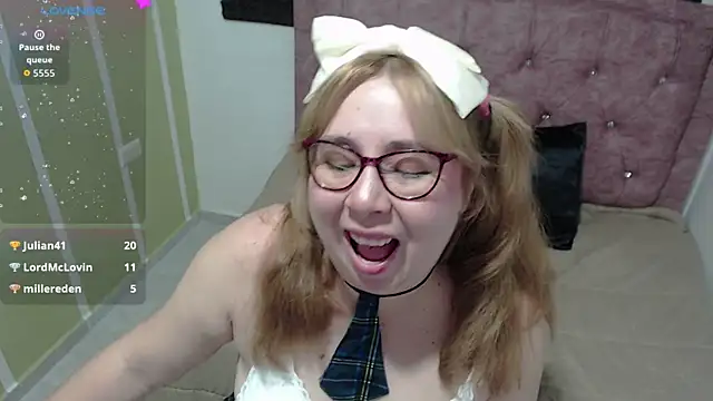 chloe_prg Chat XXX live