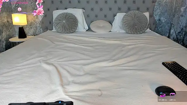 LucyLovelyy élő XXX-chatje