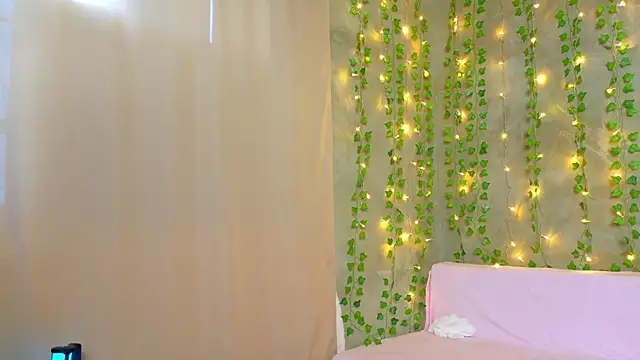 LlovelyMia élő XXX-chatje