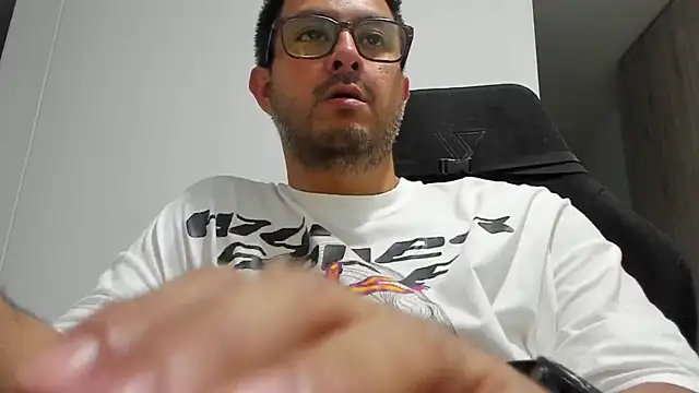 Show modela LucaBorbon na web-kameri