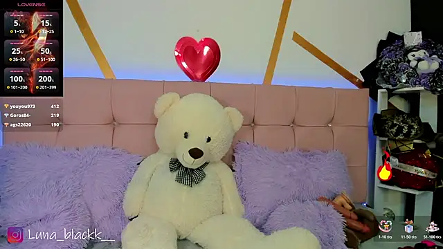 Luna_blackk élő XXX-chatje