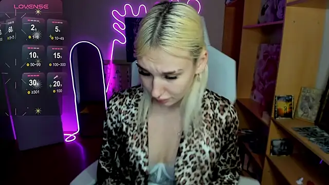 EvelinaLuu Chat XXX in diretta