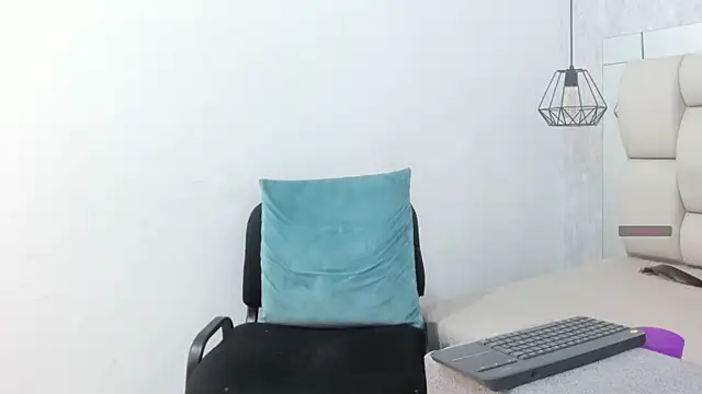 Bella_adamss_のウェブカメラショー
