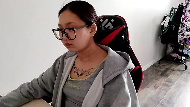 AdelineCanup's Live XXX Chat