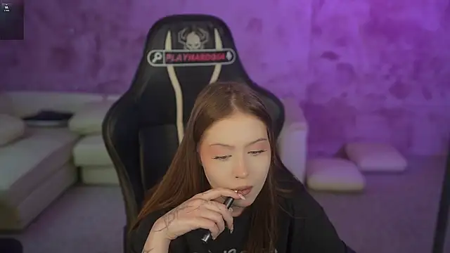 XXX chat uživo modela Esmie_Smile