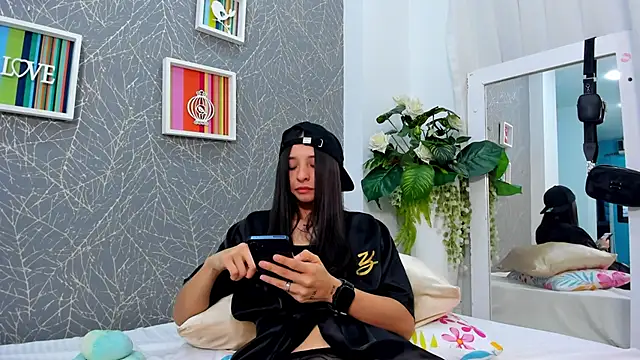 ViictoriiaSaenz Adlı Modelin Canlı XXX Sohbeti