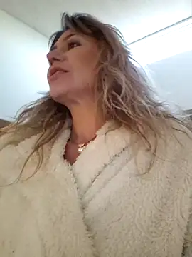 دردشة CelynaRoss الجنسية المباشرة
