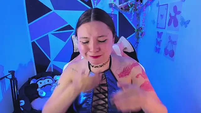 دردشة little_emma0 الجنسية المباشرة