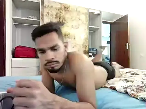 Show de Desihotboy990 na webcam
