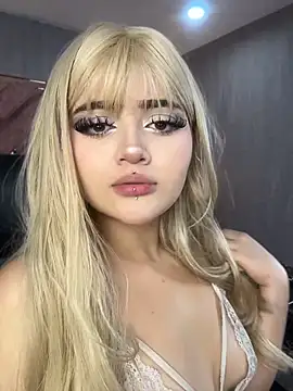 lya_nekko_ élő XXX-chatje