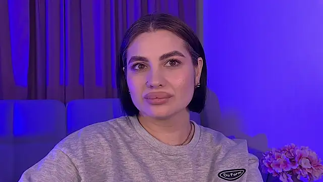 AdrianaToress élő XXX-chatje