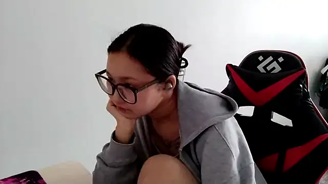AdelineCanup 라이브 XXX 채팅