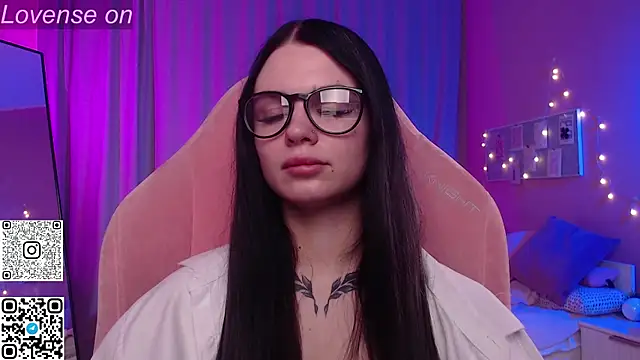 Michela_Fruet: онлайн-секс-чат