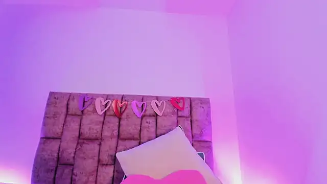 Chat +18 de NoraDasilva ao vivo