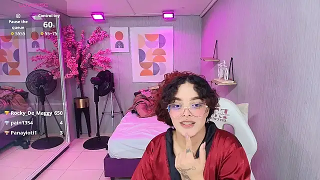 Maggy_t18's Live XXX Chat