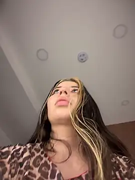 ShyDesireXXX's Live XXX Chat