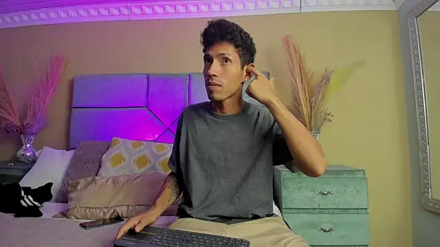 Chat +18 de NoaahTylor ao vivo