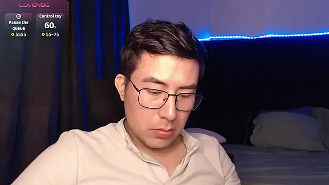 andrewmhilton_'s Live XXX Chat
