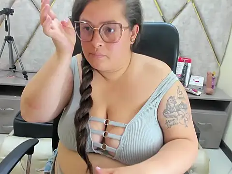 Sarah_Boobs_ élő XXX-chatje