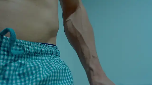 Rocky_Muscle: διαδικτυακό σόου στην κάμερα