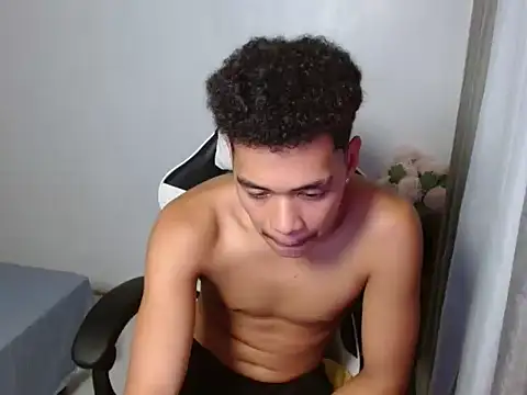 curlyasian_njxx's Webcam Show
