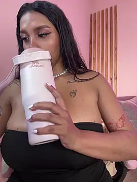 MadeleineSanez's Live XXX Chat