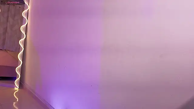 SABRIINA_TAY élő XXX-chatje