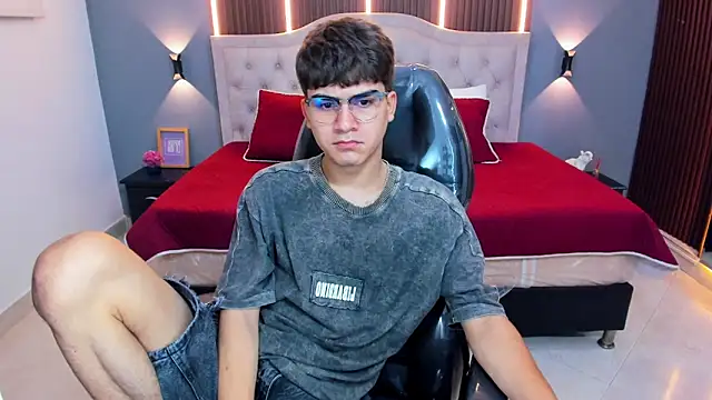 Tommy18__ Live XXX-chat