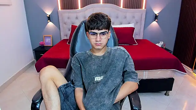 Tommy18__ – Naživo XXX chat