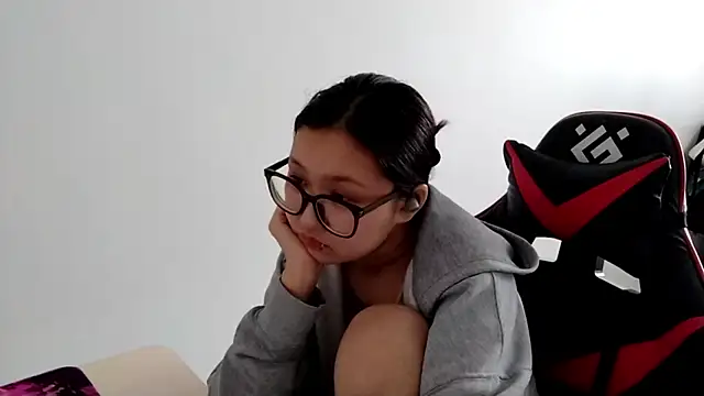AdelineCanup – Live XXX-chat