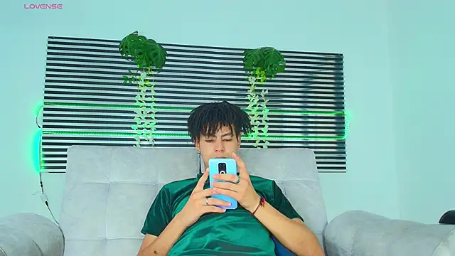 Živý XXX chat ThiiagoSaeenz