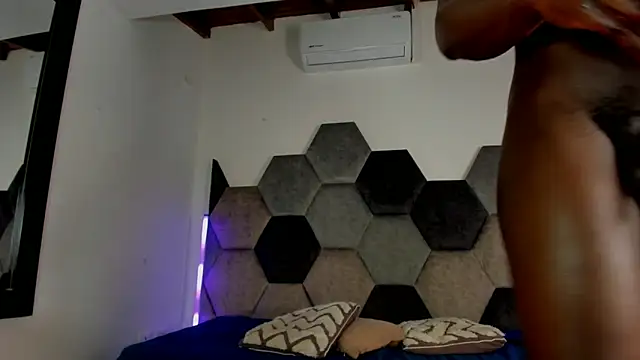 Latrellx7's Webcam Show