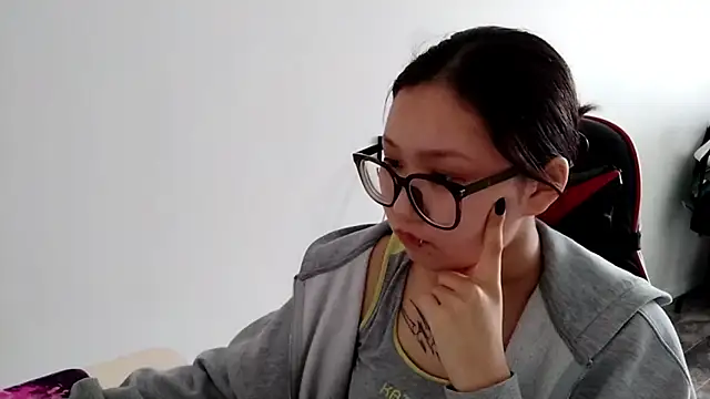 AdelineCanup Show in webcam