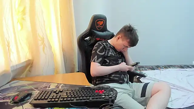 iliaskrislove's Live XXX Chat