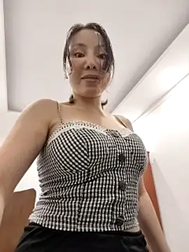 Famrita 在線直播表演