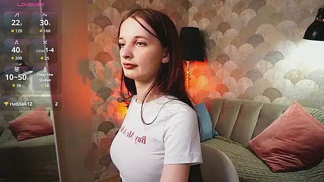 AliciaCore Adlı Modelin Canlı XXX Sohbeti