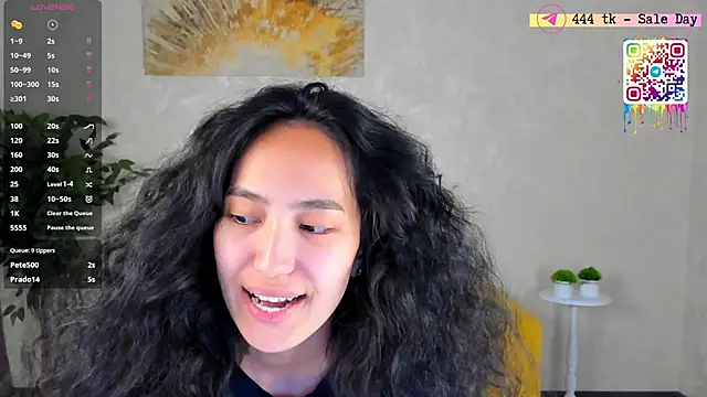 FlirtyAura's Live XXX Chat