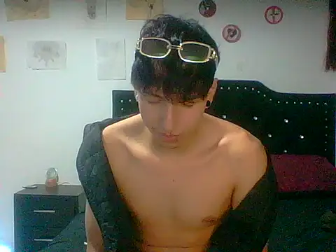 Show modela Noah_mod na web-kameri