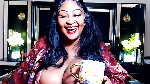 Chatroom XXX en direct de MONSTERTITS44DDD