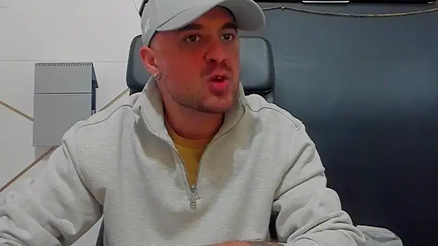 Show modela JamesMyerss na web-kameri