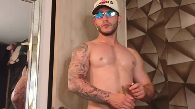 Latino_stud4u Webcam show