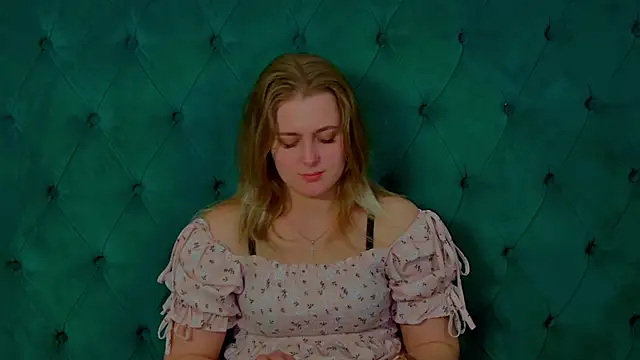 EllaBells élő XXX-chatje