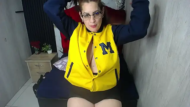 Онлайн чат XXX esmeralda__black