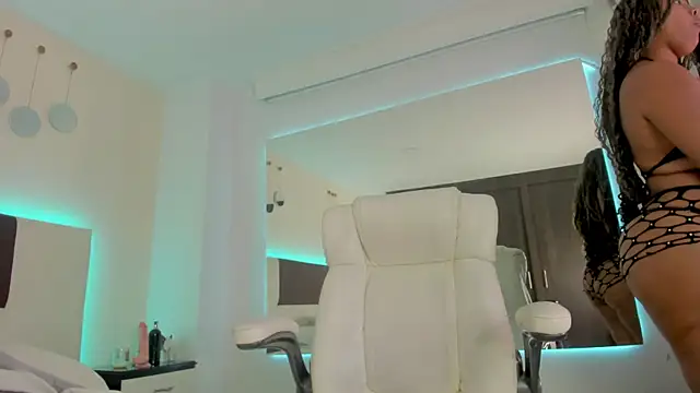 Sky_Loren Chat XXX in diretta