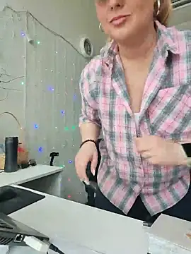 Juicy_PeachLux's Live XXX Chat