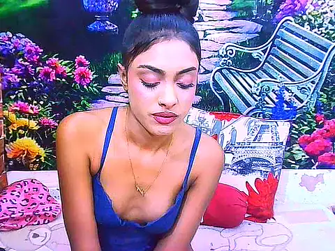IndianPretty14u2Luv's Live XXX Chat