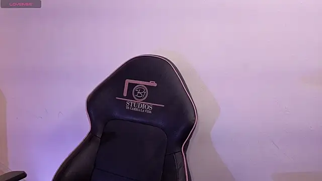 SABRIINA_TAY élő XXX-chatje