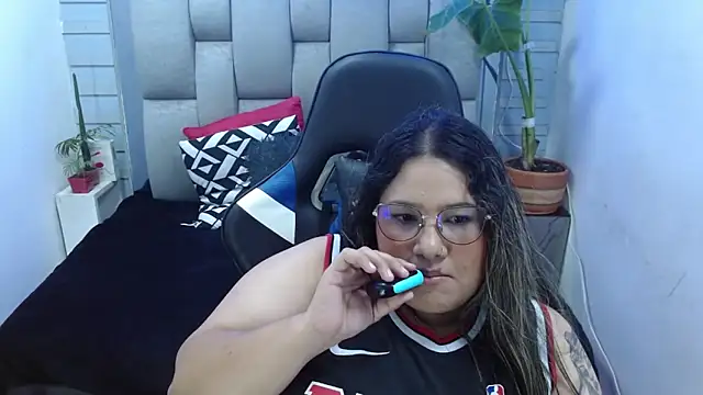 evelin_zaens' Live XXX Chat