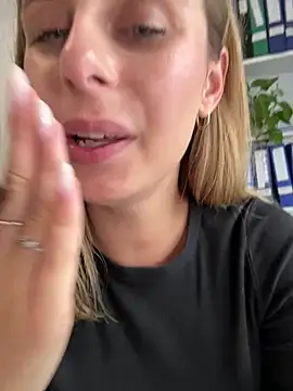 Hii_Lolla's Live XXX Chat