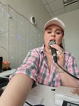 Juicy_PeachLux's Live XXX Chat